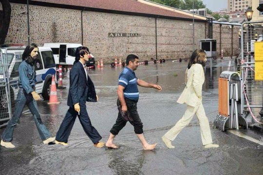 İstanbul - Sel Sonrası, The Beatles