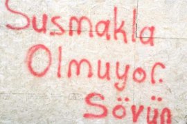 Susmakla Olmuyor Sövün Duvar Yazısı