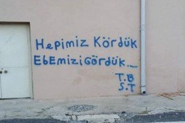 Hepimz Kördük Duvar Yazısı