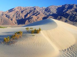 Mojave Çölündeki Death Valley isimli bölgeden bir görüntü